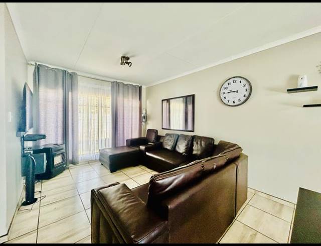 3 BEDROOM HOUSE FOR SALE IN VANDERBIJLPARK SE 2